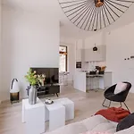 Beautiful And Bright Apartment With Terrace