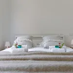 Beautiful And Bright Apartment With Terrace